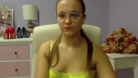 Snapshot of emilly_lust99 chatting on December 5, 7:49 am Emilly online show from December 5, 7:49 am