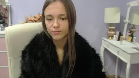 Emilly online show from December 3, 7:44 am