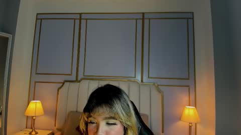 emilly_mell online show from December 4, 11:23 am