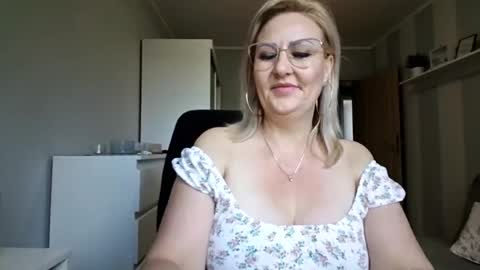EmillyLove online show from May 23, 8:34 am