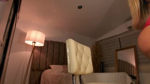  emily valentina     online show from April 18, 2:14 am