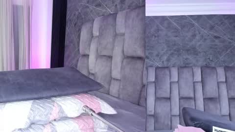 Snapshot of emily___fox chatting on October 23, 12:00 pm Emily online show from October 23, 12:00 pm