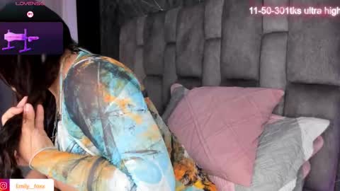 Snapshot of emily___fox chatting on February 21, 11:33 am Emily online show from February 21, 11:33 am