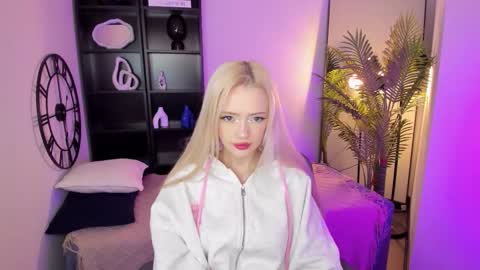 Emily online show from November 19, 3:45 pm