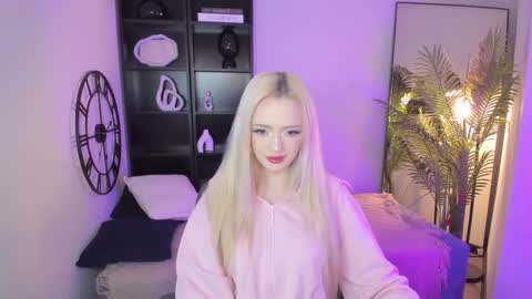 Emily online show from November 29, 4:22 pm