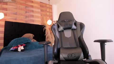 emily_brown04 online show from December 16, 11:16 am