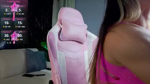 Emily foxx01 online show from February 5, 12:24 am