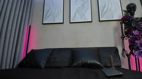 Snapshot of emily_hex chatting on September 11, 9:04 pm emily_hex online show from September 11, 9:04 pm