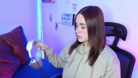 Emily Lindey online show from February 20, 10:06 am