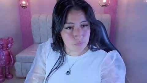 emily_mills_s online show from November 11, 9:23 pm