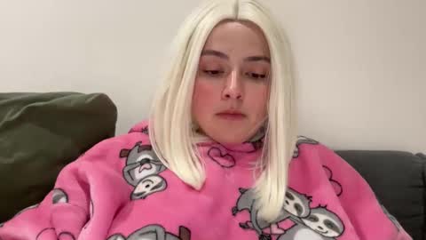 emily_morning_dew online show from November 12, 7:01 pm