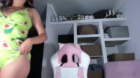 emily_palmeer online show from March 8, 8:51 am