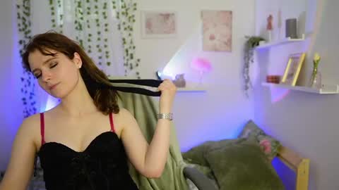 emily_paris18 online show from May 29, 1:53 pm