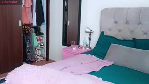 emily_rosse9 online show from September 19, 5:45 pm