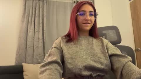 Snapshot of emily_smith29 chatting on March 6, 12:10 am emi online show from March 6, 12:10 am