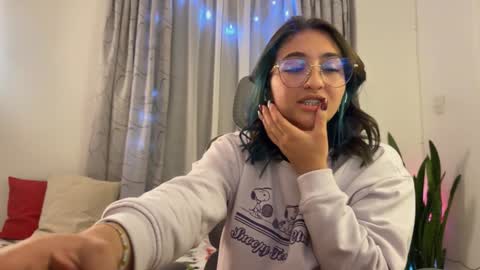 Snapshot of emily_smith29 chatting on February 1, 6:32 am emi online show from February 1, 6:32 am