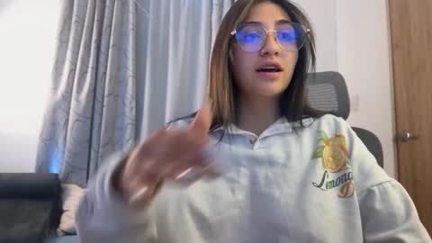 Snapshot of emily_smith29 chatting on February 15, 2:55 pm emi online show from February 15, 2:55 pm