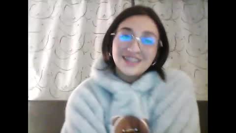 Snapshot of emily_smith29 chatting on December 8, 4:04 am emi online show from December 8, 4:04 am
