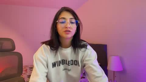 Snapshot of emily_smith29 chatting on September 17, 1:58 am emi online show from September 17, 1:58 am