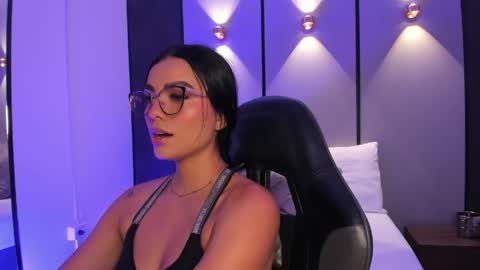 emily_tolson online show from June 3, 8:03 pm