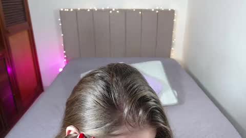 emilybluunt_ online show from May 5, 1:08 am