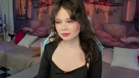 Emilyhaves online show from November 13, 4:50 pm