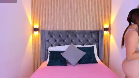 emilygracce online show from July 27, 12:46 pm