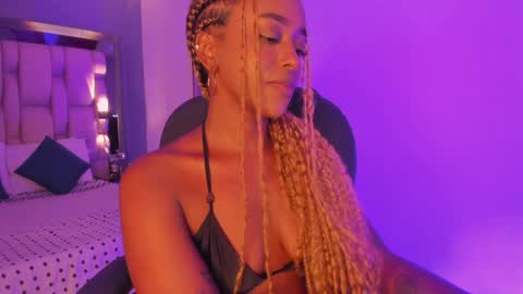 Snapshot of emilyhaan_ chatting on January 30, 8:10 pm Emily online show from January 30, 8:10 pm