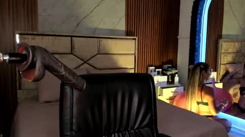 Snapshot of emilyhendrix_ chatting on September 25, 7:55 pm Emily Hendrix online show from September 25, 7:55 pm