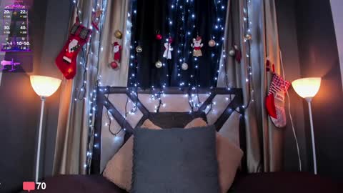 Snapshot of emilyjhonson_1 chatting on December 29, 1:28 pm Emily Jhonson online show from December 29, 1:28 pm