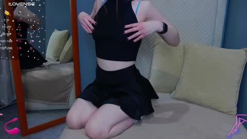 Snapshot of emilykents chatting on December 13, 2:10 am EmilyKents online show from December 13, 2:10 am