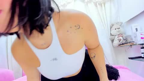 Snapshot of emilymadrid chatting on January 14, 4:57 am Emily online show from January 14, 4:57 am