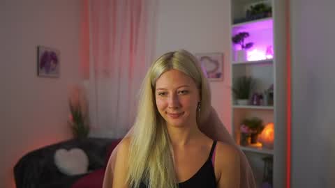 emilyswannn online show from July 25, 6:59 pm
