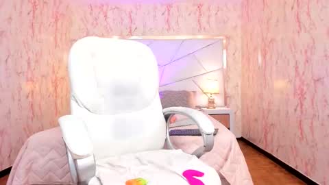 Emily  2200 - 600GMT-5 online show from September 19, 9:25 pm