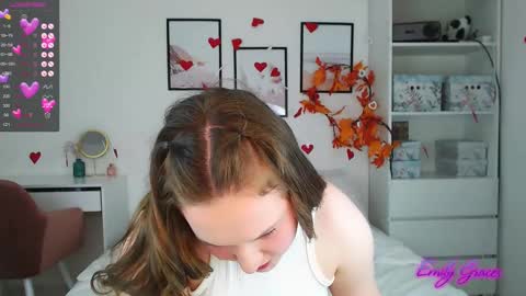 Snapshot of emilyxgrasez chatting on March 3, 9:23 pm Emily online show from March 3, 9:23 pm