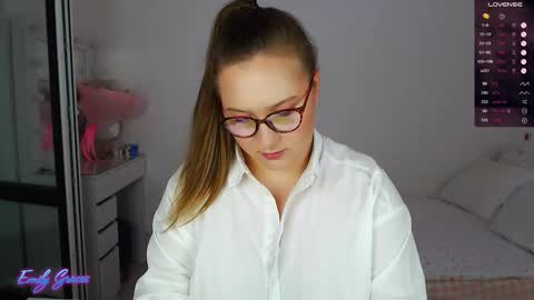 Snapshot of emilyxgrasez chatting on September 14, 1:47 am Emily online show from September 14, 1:47 am