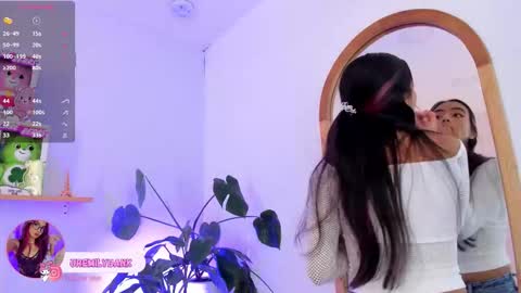 Snapshot of emilyy_bank chatting on October 15, 7:38 pm Emily Bank online show from October 15, 7:38 pm