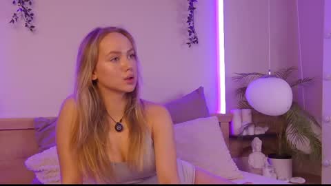 emisterling online show from May 29, 11:52 am