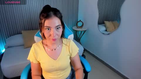 Emma online show from December 5, 7:49 pm