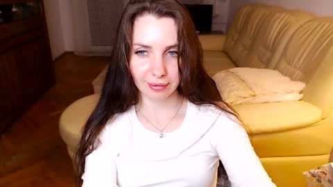 Snapshot of emma719510 chatting on October 9, 1:43 am Emma online show from October 9, 1:43 am
