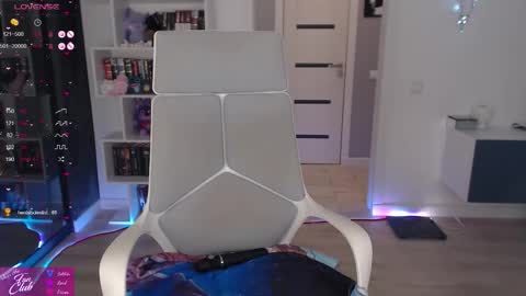 Emma online show from October 23, 9:32 pm