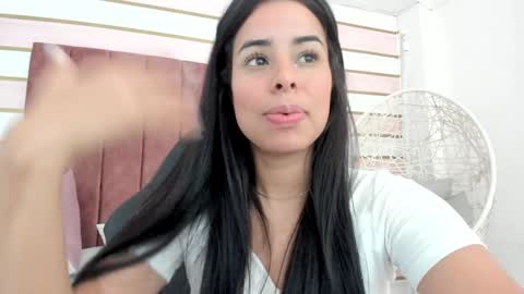Emma Castillo online show from January 19, 4:04 pm