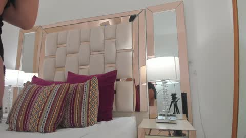 Emma Castillo online show from February 6, 10:10 pm