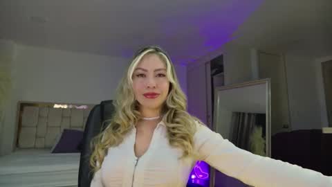 Snapshot of emma_coronel chatting on September 15, 11:23 pm emma coronel online show from September 15, 11:23 pm