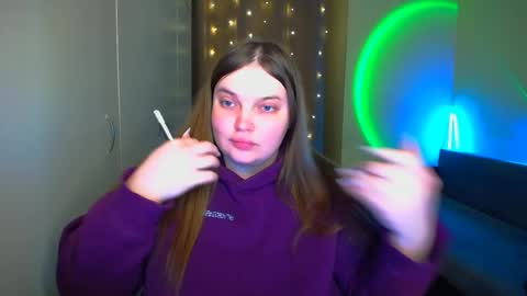 Snapshot of emma_dorn chatting on October 14, 6:43 pm Eva online show from October 14, 6:43 pm