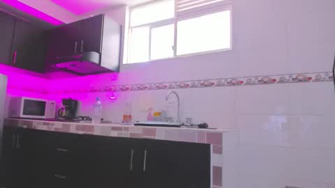 Emma online show from March 4, 7:20 pm