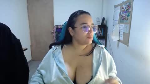 Snapshot of emma_evans07 chatting on October 24, 1:18 pm emmy online show from October 24, 1:18 pm