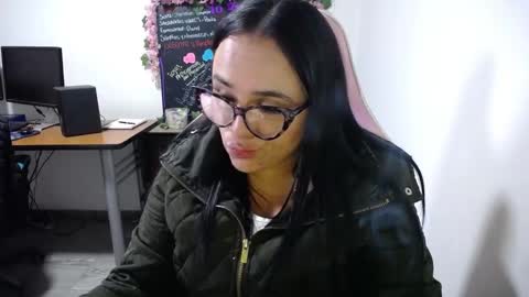 Snapshot of emma_evans07 chatting on January 30, 10:51 pm emmy online show from January 30, 10:51 pm