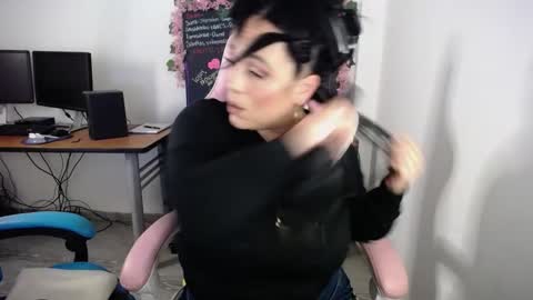 Snapshot of emma_evans07 chatting on February 2, 11:30 am emmy online show from February 2, 11:30 am