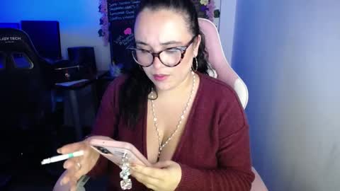 Snapshot of emma_evans07 chatting on December 30, 12:20 pm emmy online show from December 30, 12:20 pm